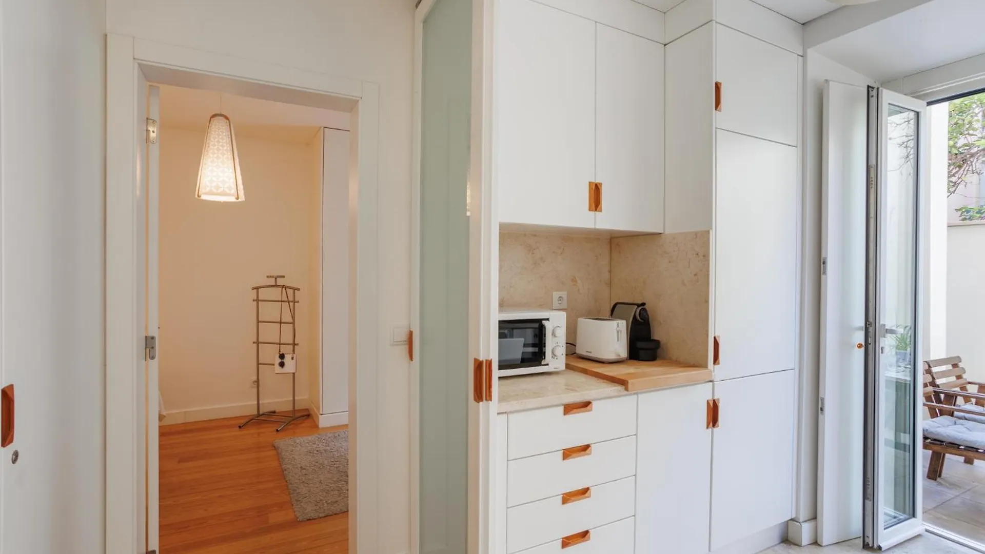 Lisbon Sunny Terrace Lapa Santos Apartment