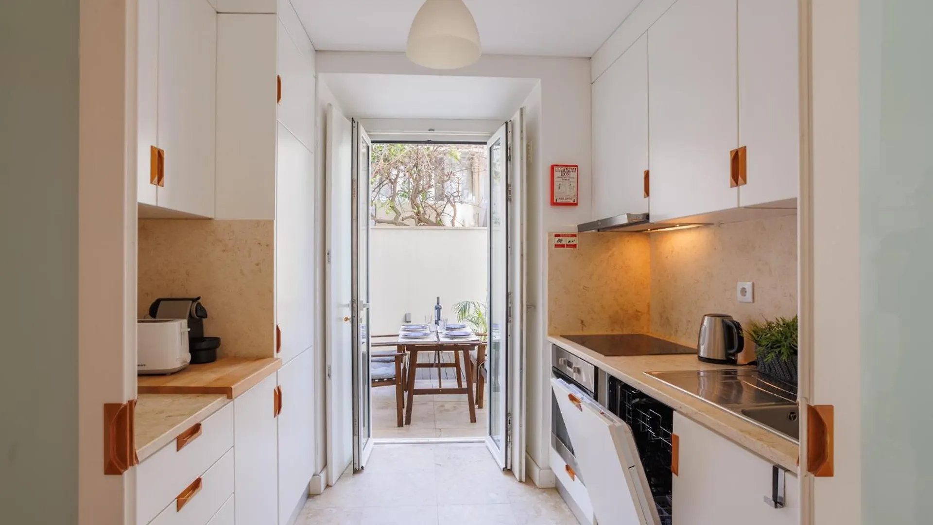 Lisbon Sunny Terrace Lapa Santos Apartment 0*,  Portugal