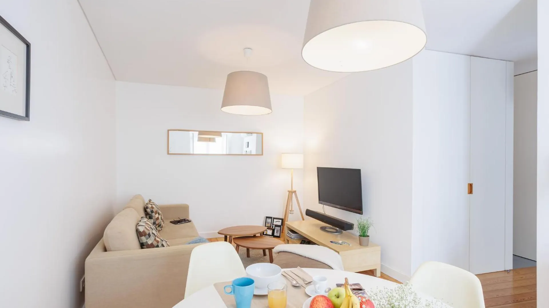Lisbon Sunny Terrace Lapa Santos Apartment