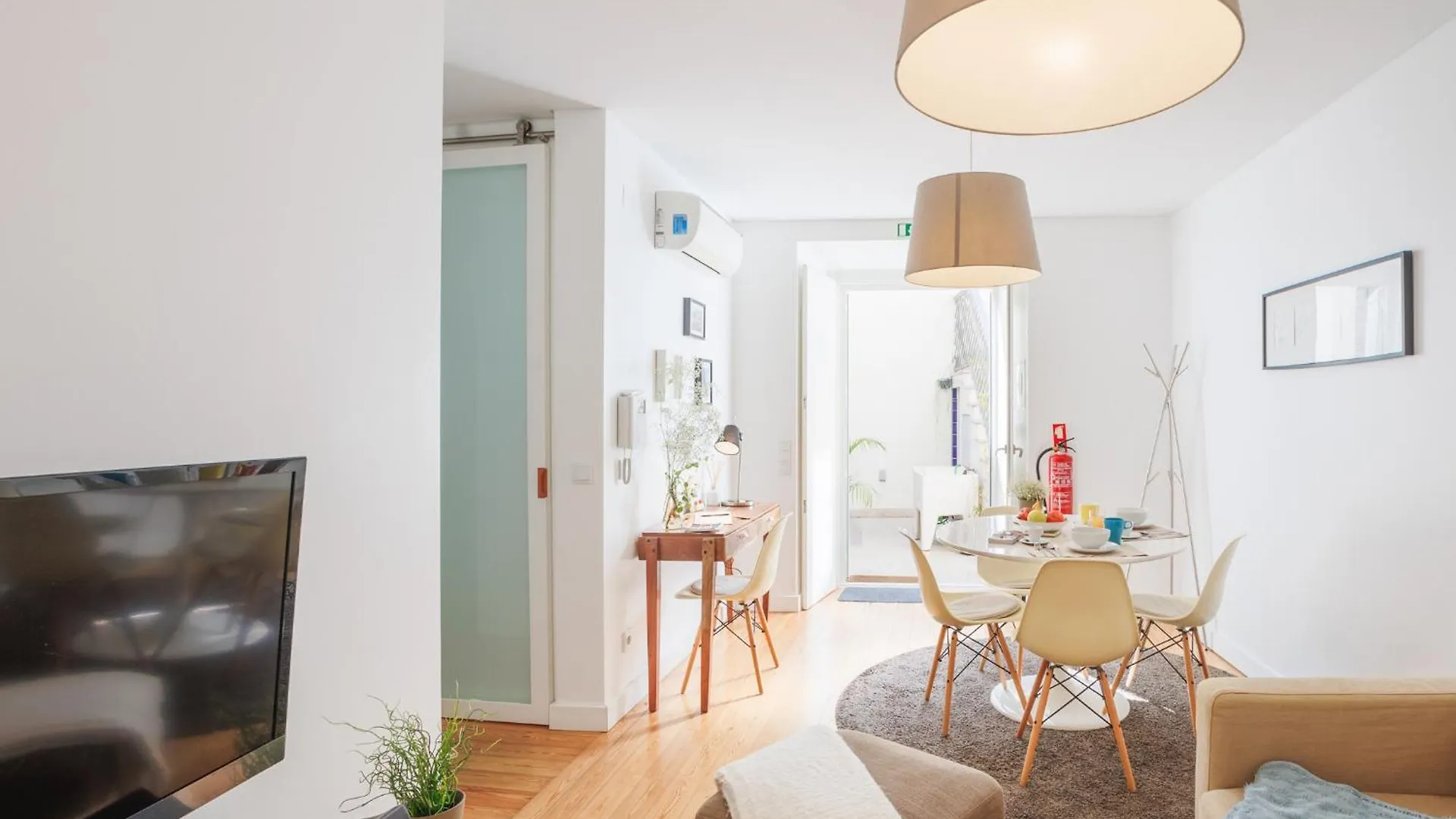Lisbon Sunny Terrace Lapa Santos Apartment
