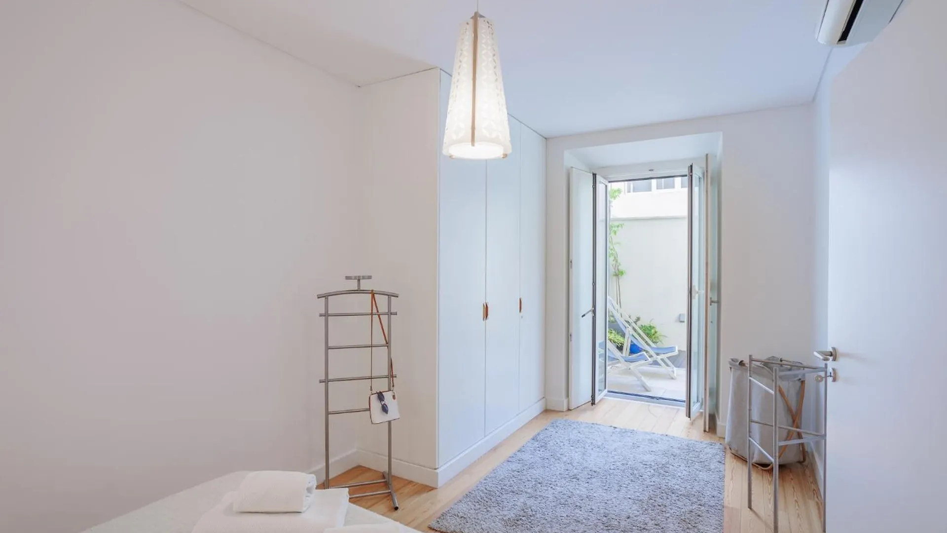 Lisbon Sunny Terrace Lapa Santos Apartment